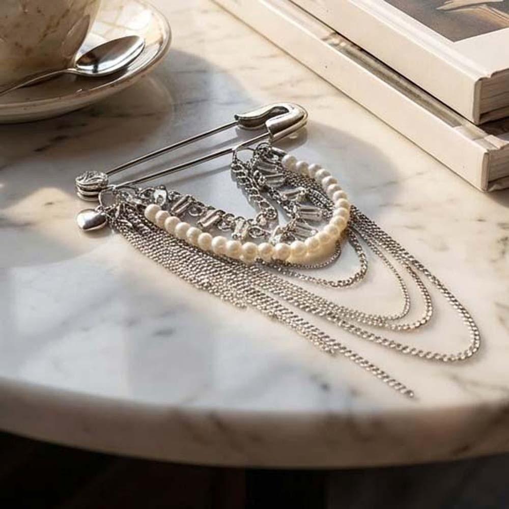 Imitation Pearl Accents Safety Pin Chain Brooch Punk Style Suit Accessory Fashion Runway Styling