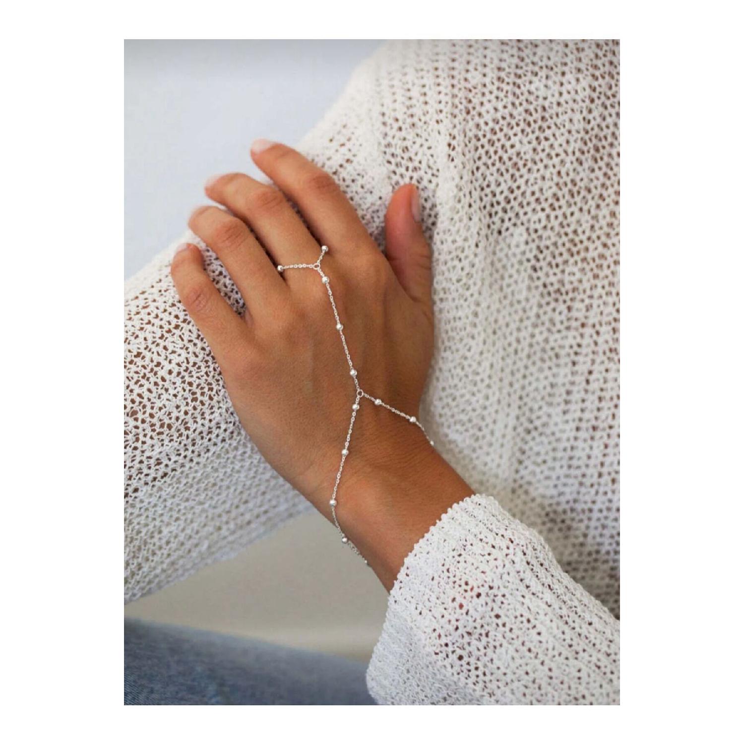 

Silver Color Shahmeran Woman Bracelet сірий колір