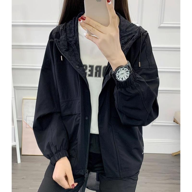 Women's Hooded Windbreaker: Stylish Petite Loose Fit Autumn Jacket for Outdoor Casual Wear