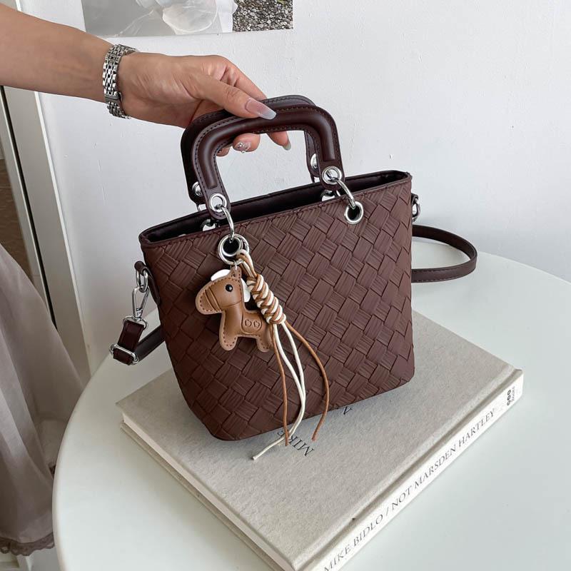 2026 Autumn/Winter Matte Metal Buckle Woven Tote with Large Capacity - Retro Women's Shoulder & Handbag.