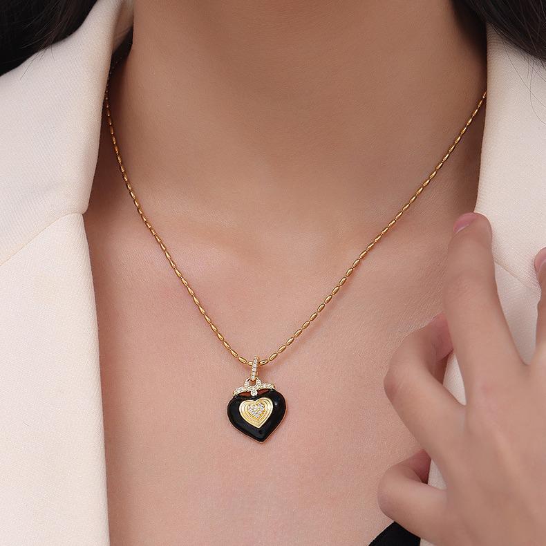 Heart-Shaped Enamel Pendant Necklace with Diamond Inlay, Rice Bead Chain, Titanium Steel, Gold Clavicle Chain, Women's Simple Fashion.