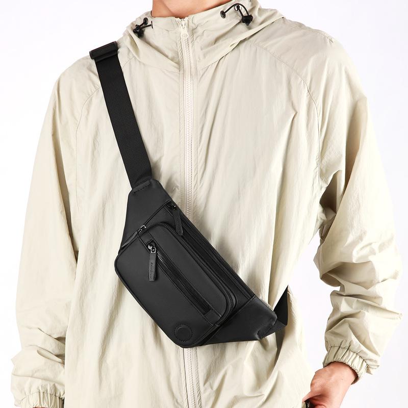 Anti-splashing men's fanny pack, personalized leisure, outdoor sports, shoulder messenger bag, fashionable Korean version, trendy breast bag.