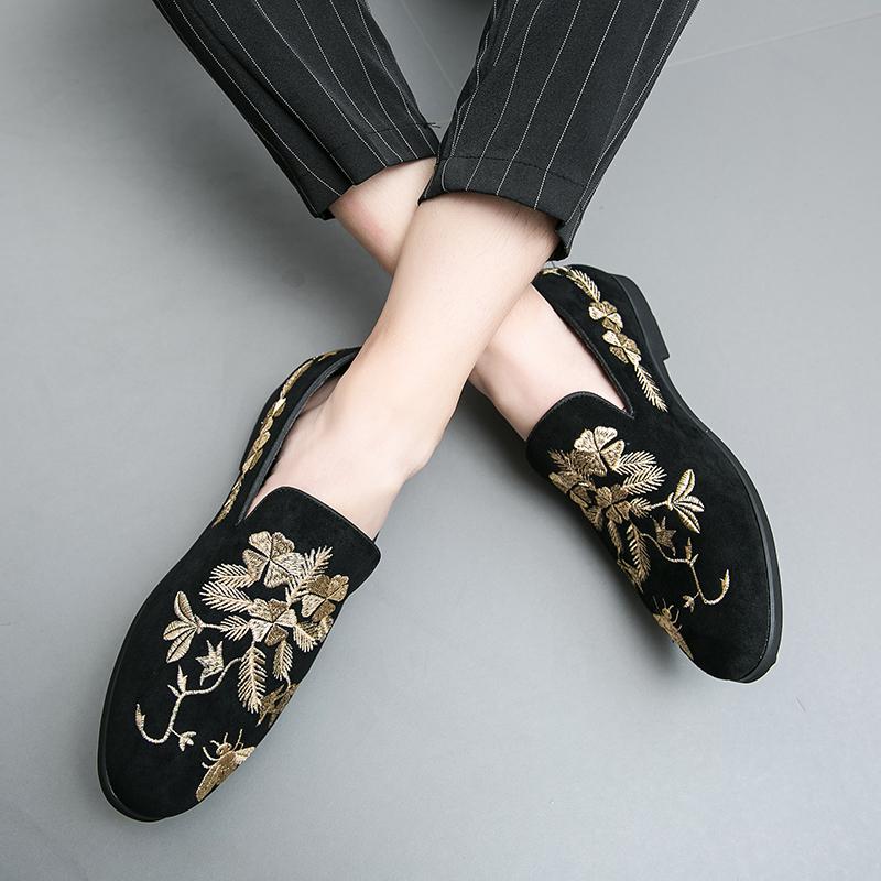 New 2025 Embroidery Suede Dress Loafers Men Luxury Designer Black Pointed Slip On Shoes Casual Wedding Footwear Zapatos Hombre