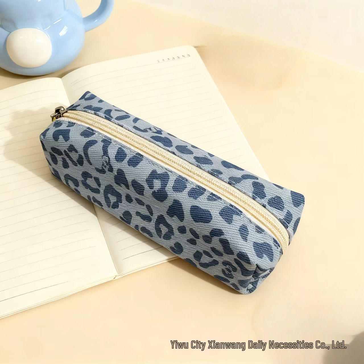 Leopard Print Canvas Pencil Case - Large Capacity Stationery Organizer for Students.
