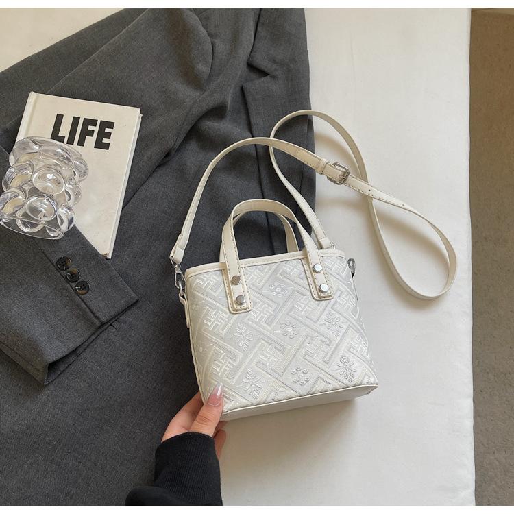 Summer Popular Small Bag Women 2025 New Fashion Versatile Shoulder Messenger Bag Portable Bucket Bag