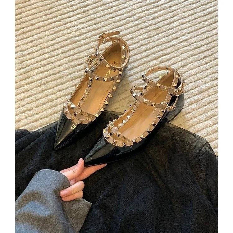 

Модные женские туфли на высоком каблуке с ремешком на пряжке, деликатным острым носком и заклепками, уличные, высокого качества, однотонные, на квадратном каблуке 39 чёрный