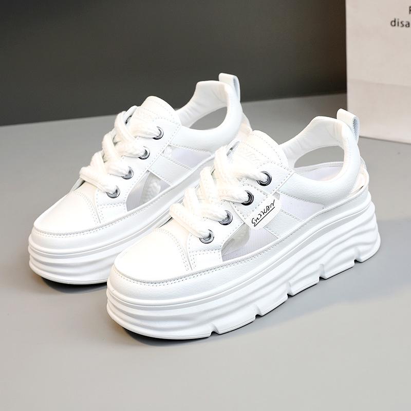 Sandálias Femininas de Verão 2023 Vazadas que Aumentam a Altura – Sapatos Casuais Versáteis Brancos Respiráveis com Solado Grosso