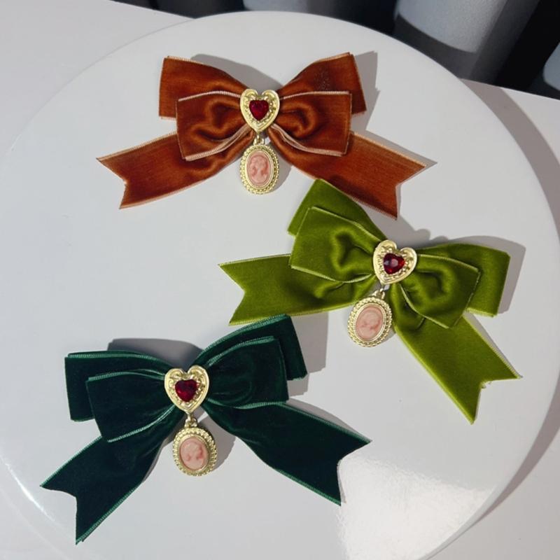 Velvets Heart Bowknot Pin for Autumn and Winter Wardrobe Vintage Bows Tie Collar Flower Women Neckline Accessories