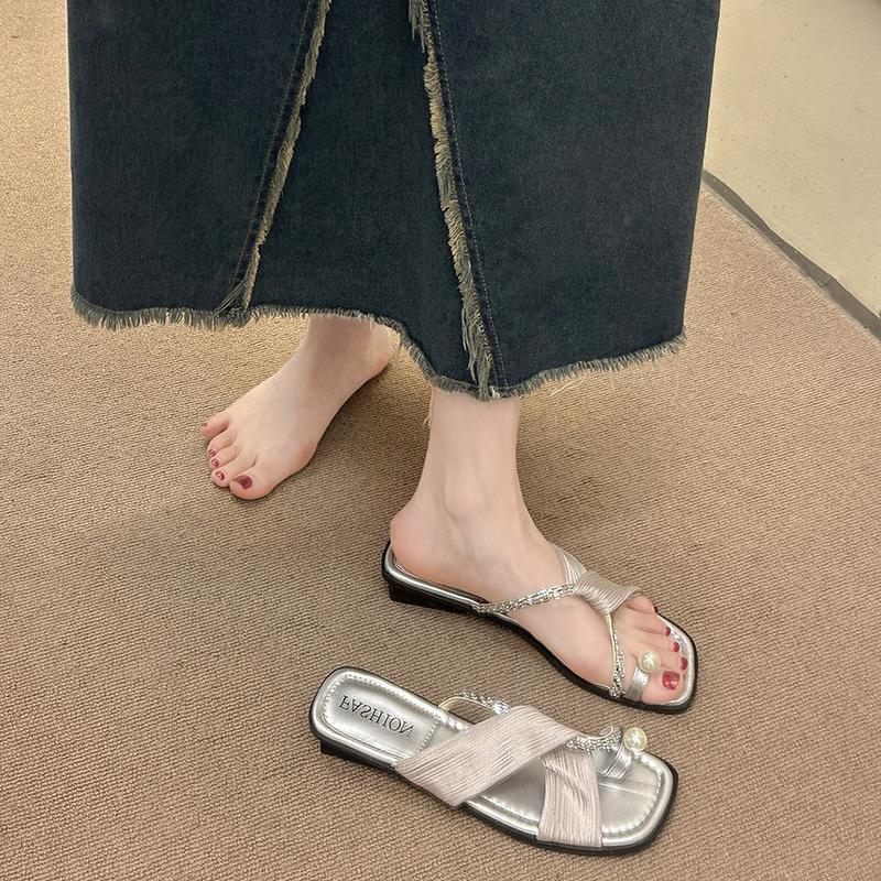New Versatile One-shoulder Flip-flops for Women with Flat Shoes