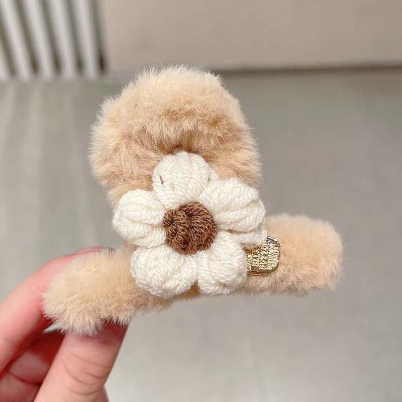 Autumn/Winter 2025 Plush Mink Fur Love Heart Rhinestone Shark Claw Clip for Women