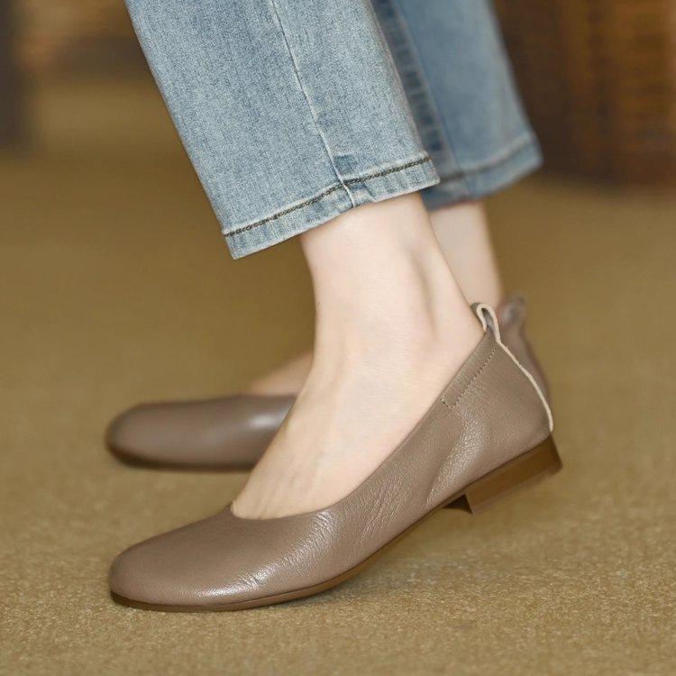 French style soft leather round head flat-soled single shoes women's 2025 new comfortable soft-soled one-pedal low-heeled shallow-mouth mother shoes