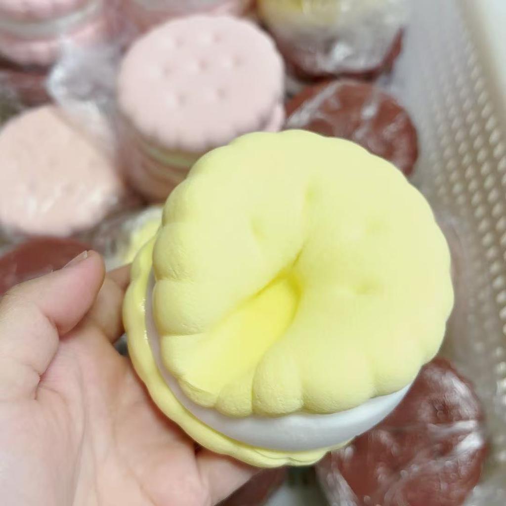 9cm Pomalu se vracející Squishy hračky, 3vrstvá Super měkká Realistická Sendvičová sušenka Mačkací hračka, Jídlo Squishies pro úlevu od stresu