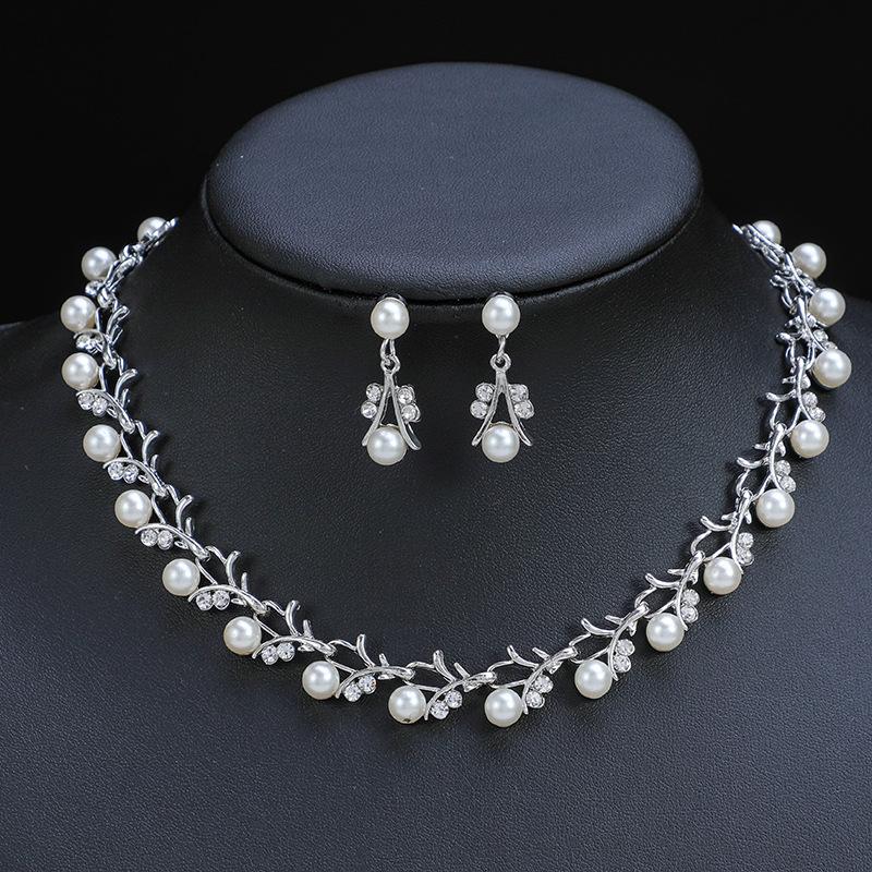 New Fashion personality flower Imitation Pearl Wedding Necklace Earring Set Bridal For Women Elegant Rhinestone Jewelry Gift