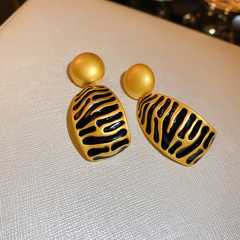 European and American Black Diamond-encrusted Butterfly Flower Fringed Earrings Temperament Earrings Light Luxury Earrings Women