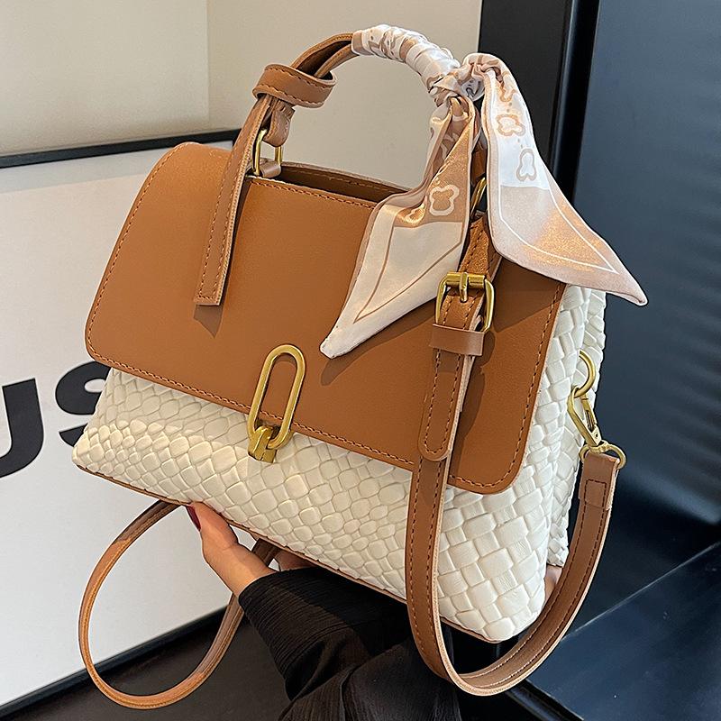 

В этом году популярные маленькие сумки для женщин, осень 2024, универсальная, новая сумка-мессенджер в стиле ретро, текстурированная, портативная, небольшая квадратная сумка