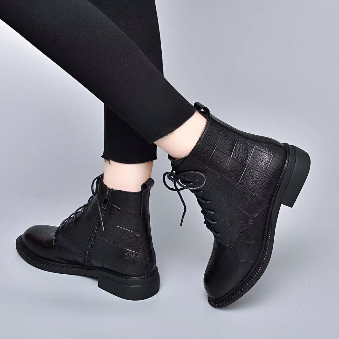 

Женские ботинки Мартин с круглым носком, плоской подошвой и низким каблуком из новой лицевой коровьей кожи с тиснением, ботинки на шнуровке в стиле локомотив 41