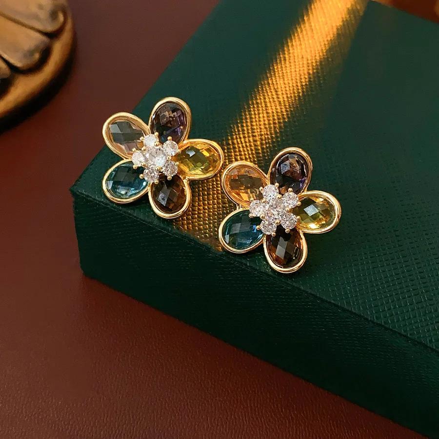 Farbige Zirkon Glas Blumen Ohrringe für Damen Leichter Luxus Palaststil Vielseitige Stecker High-End Mode Zirkon Geschenk