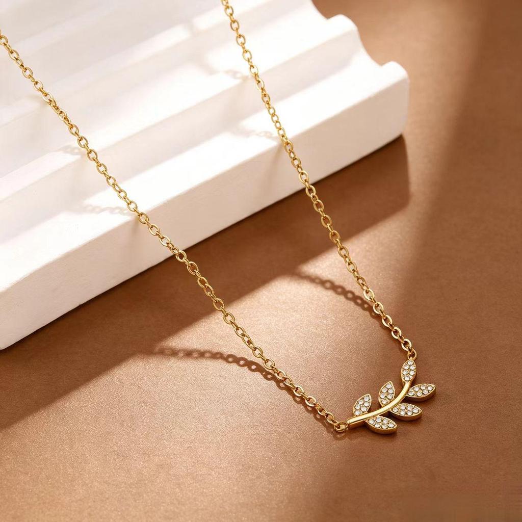 18K Gold Plated Stainless Steel Diamond Leaf Pendant Necklace, Colorfast Clavicle Chain Women's Accessory
