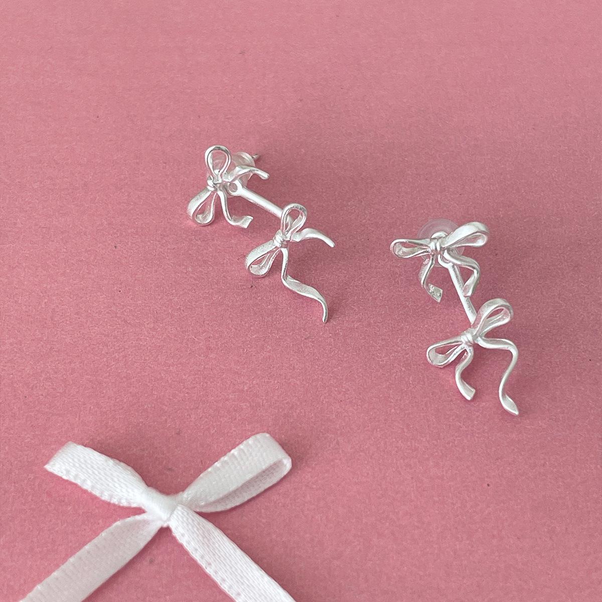 

Изысканные и милые серьги-пусеты с ленточными бантами, нишевый дизайн для женщин, высококачественные серьги с серебряной иглой, серьги новой легкой роскоши 925 silver needle