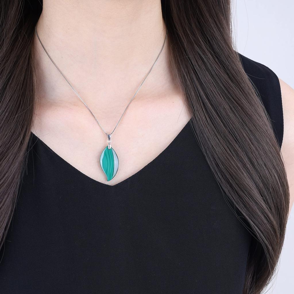 Malachite Leaf Natural Blessing Amulet Power Stone Pendant for Women [Koai]