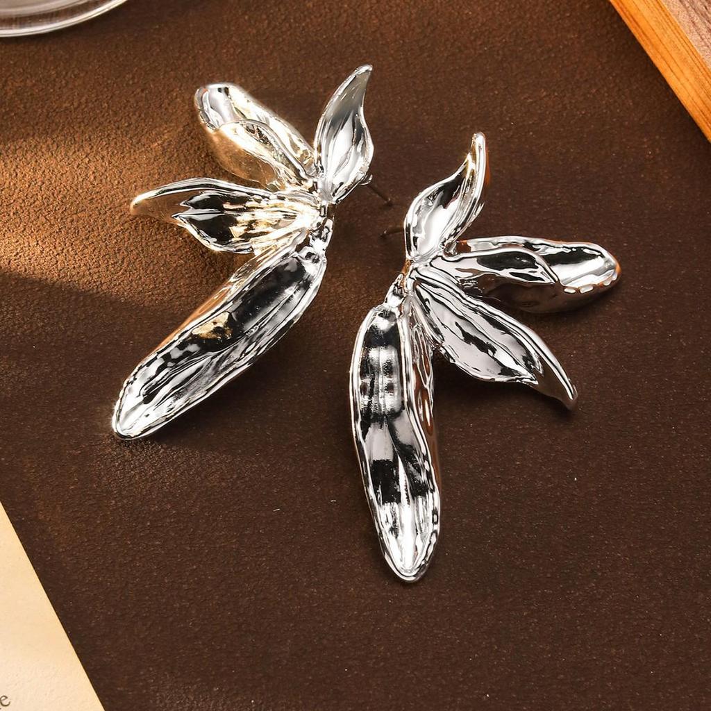 Retro 3D Big Flower Leaf Earrings: High-End Luxury Studs with Exaggerated Style and Fashionable Personality