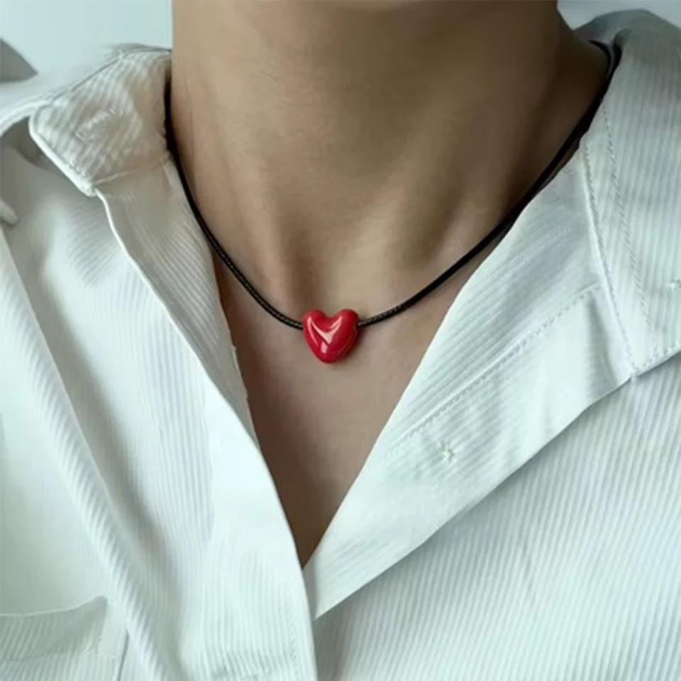 Moda Coreana Cavo Intrecciato Lungo Nero Ciondolo Cuore Rosso in Ceramica Collana per Donna Gioielli Minimalisti Eleganti Retro Y2K Regalo