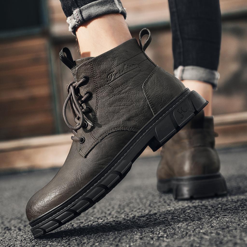 Men Leather Ankle Boots Lace Up Work Boots Durable Non Slip Soles Retro Casual Motorcycle Boots Suitable for Autumn Winter Wear