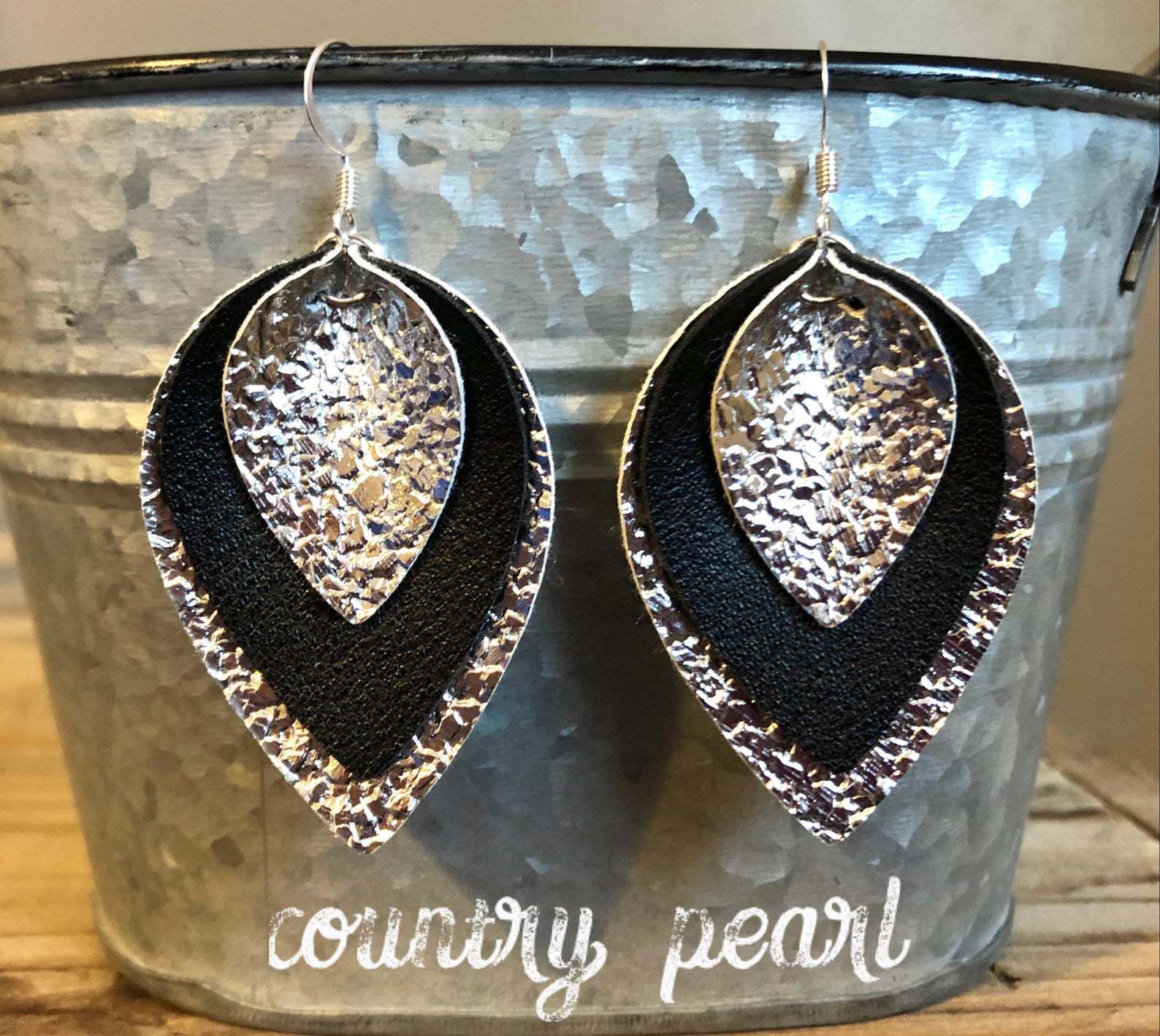 

Festive Three-Layer Red & Green Leaf Leather Earrings - Holiday Christmas Style срібний