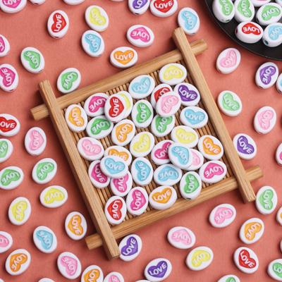 50 Pezzi 12.5*9.5mm Perline Acriliche Perline Distanziatrici Sciolte Colorate Cuore d'Amore Piatte Accessori Collane Fai da Te Per Creazione di Gioielli