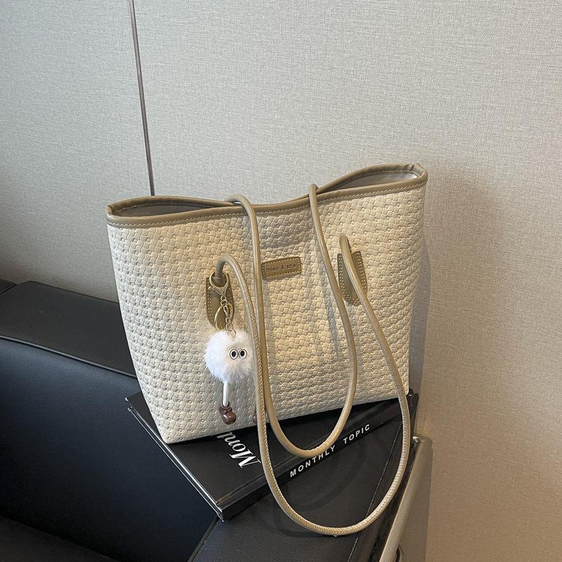 

Women s Large Capacity Retro Tote Bag: Versatile Shoulder & Underarm Handbag for Work and Commute бежевий