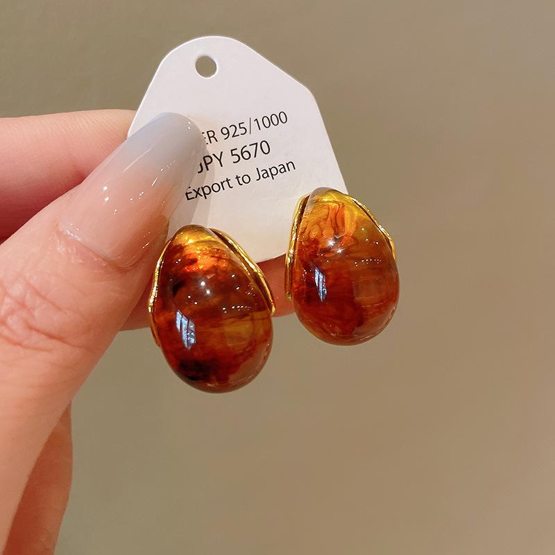 Maillard style retro tiger's eye stone round earrings women's autumn and winter high-end stud earrings small exquisite Internet celebrity jewelry