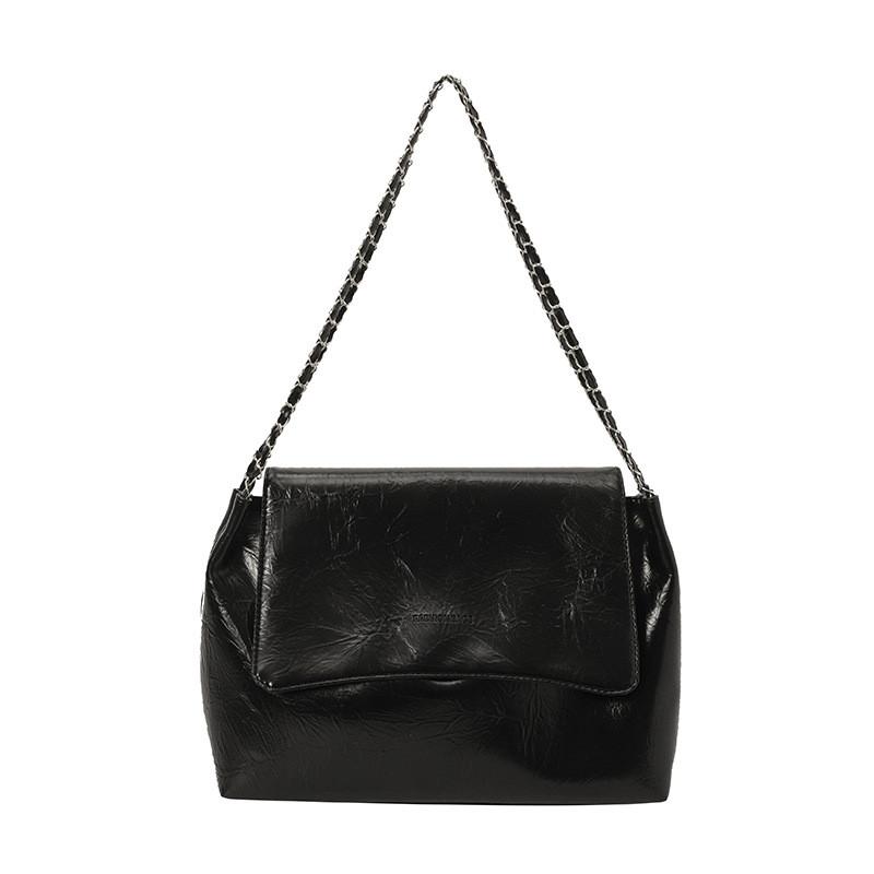 Street Style Womens Fashion Shoulder Bag With Chain Detail And Inner Pocket For Outings