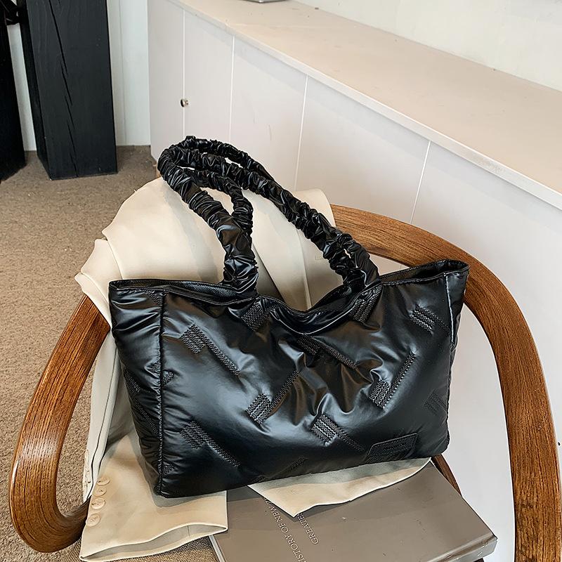 Large capacity bag women's autumn and winter cotton bag new casual shoulder bag fashion commuter tote bag