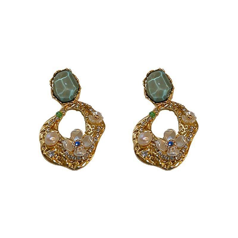 Boucles d'oreilles fleuries tendance avec boucles d'oreilles vintage inspirées de perles, style léger de luxe et polyvalent