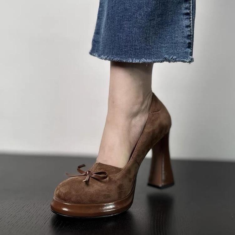 

Ретро туфли на высоком каблуке с одной педалью женские весенне-летние новые толстые каблуки легкие мягкие кожаные туфли-лодочки корейская версия модные маленькие туфли-лодочки 39 темно-коричневого
