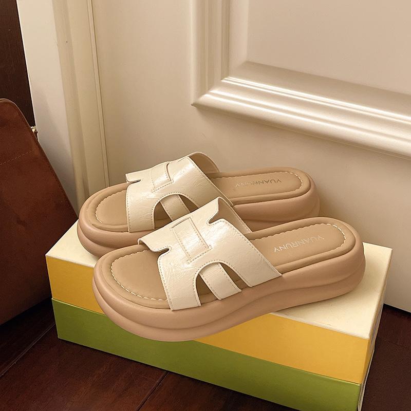 Slippers women's thick-soled versatile women's sandals one-word drag summer silver outer wear 2025 popular shoes casual new models