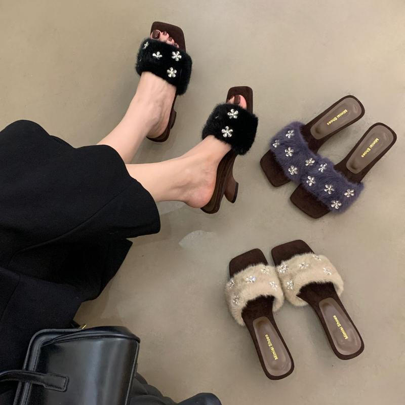 Fashion Luxury Rhinestone Decoration Design Slippers Women Elegant Square Toe Wedges Slide Sandals Comfortable Fluffy Modern Slippers