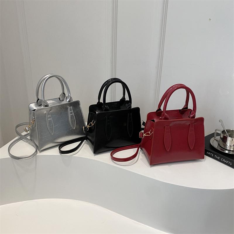 Handbag 2025 New Fashion Small Square Bag Minimalist Style Literary Messenger Bag