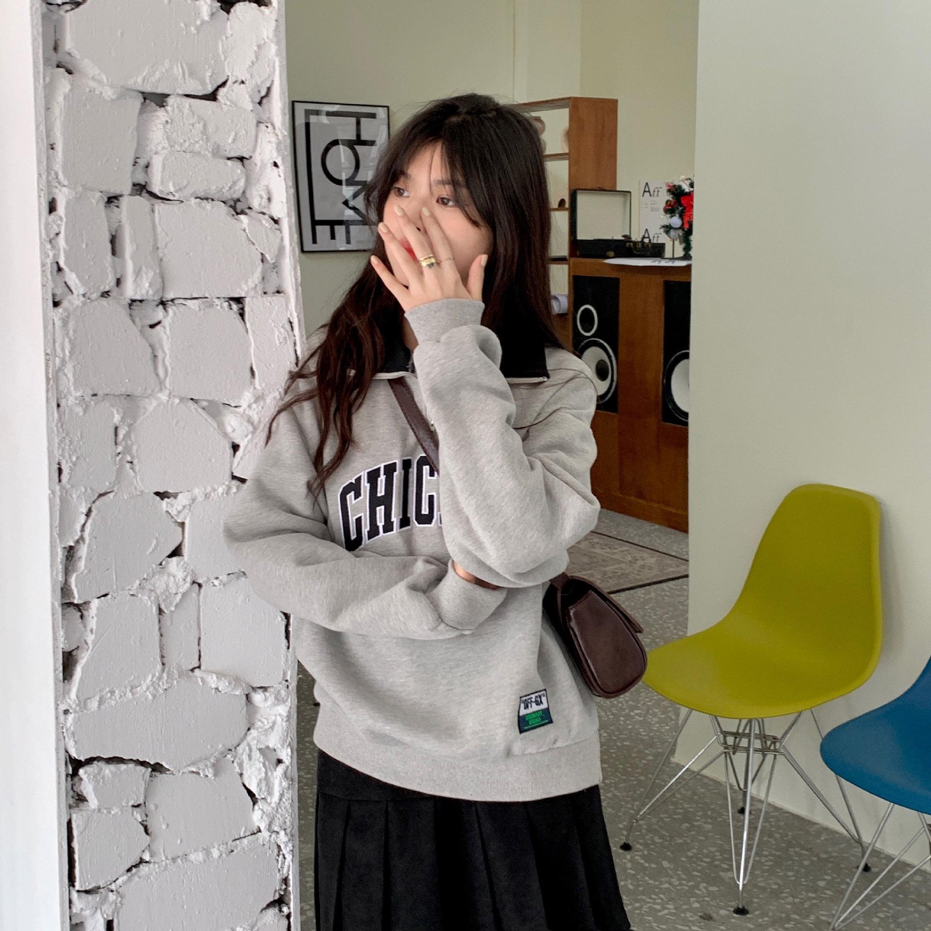 Женские свободные свитера с длинным рукавом и V-образным вырезом — фото 12