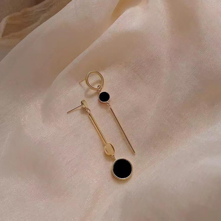 2023 Asymmetrical Black Circle Earrings for Women – Stylish, Versatile, Long Design