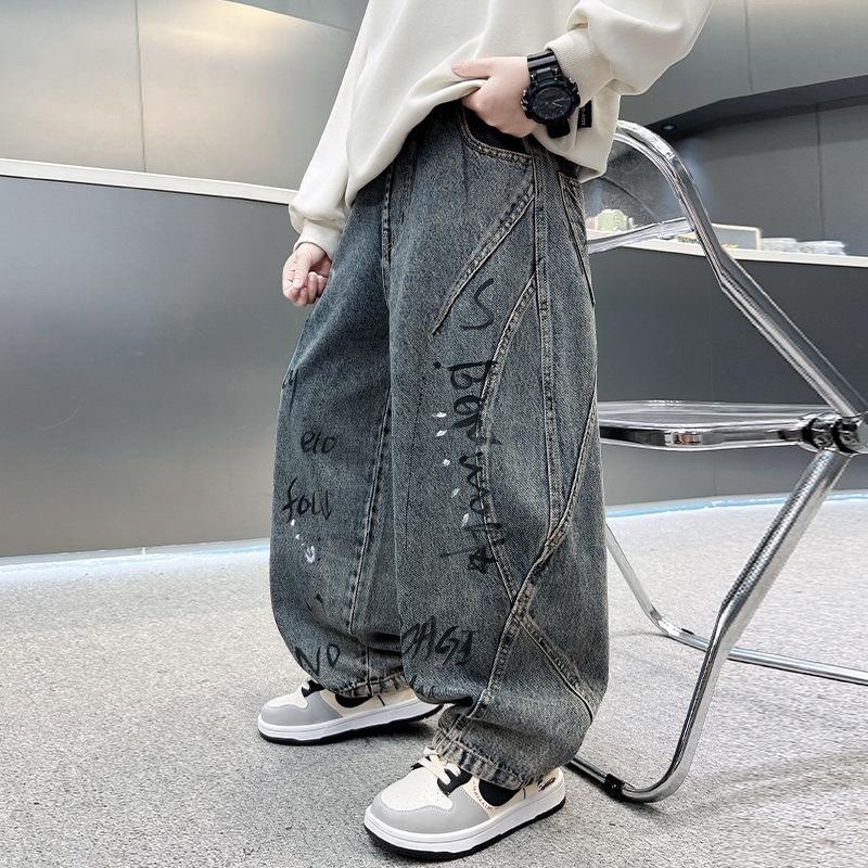 Four Seasons Kinder Isolierte Distressed Jeans mit Buchstaben für Jungen Dicke Thermische Denimhosen Kinderhosen