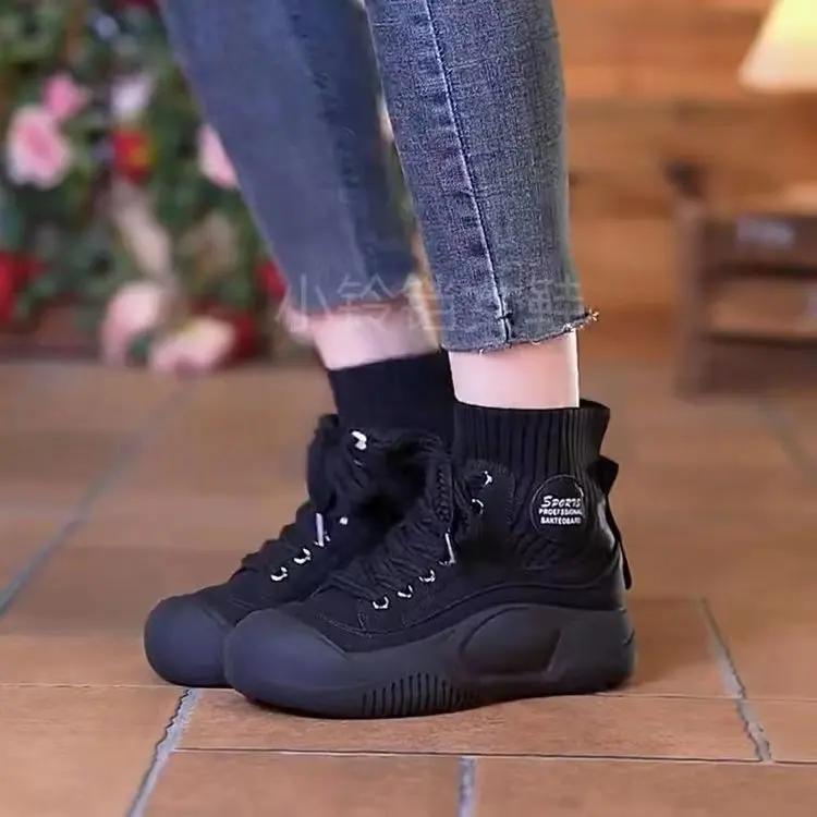 Mode 2024 Herbst Neu High Top Elastische Socken und Stiefel Damen Retro Britischer Stil Vielseitig Netzwerk Rot Lässige Kurze Stiefel Großhandel