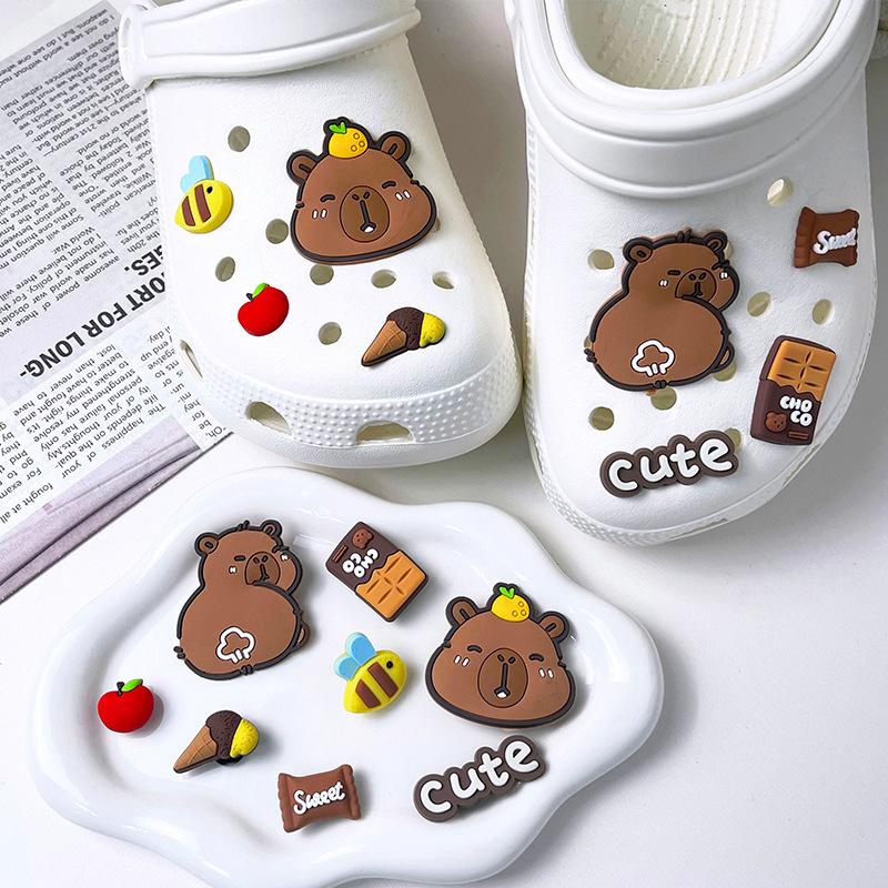 1 Sada Přívěsků na Boty ze Série Kapybara pro Dřeváky, Bublinkové Pantofle, Sandály, PVC Ozdoby na Boty, Sponové Doplňky