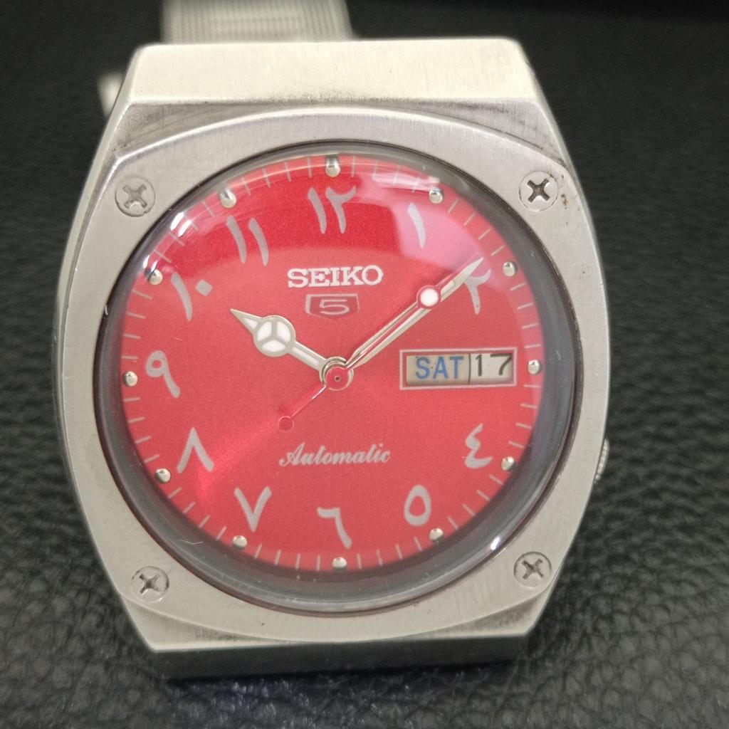 AUTOMATIC VINTAGE SEIKO JAPAN 7009A MENS ARABIC RED COLOR DIAL WATCH A701393-5 R206a-a701393