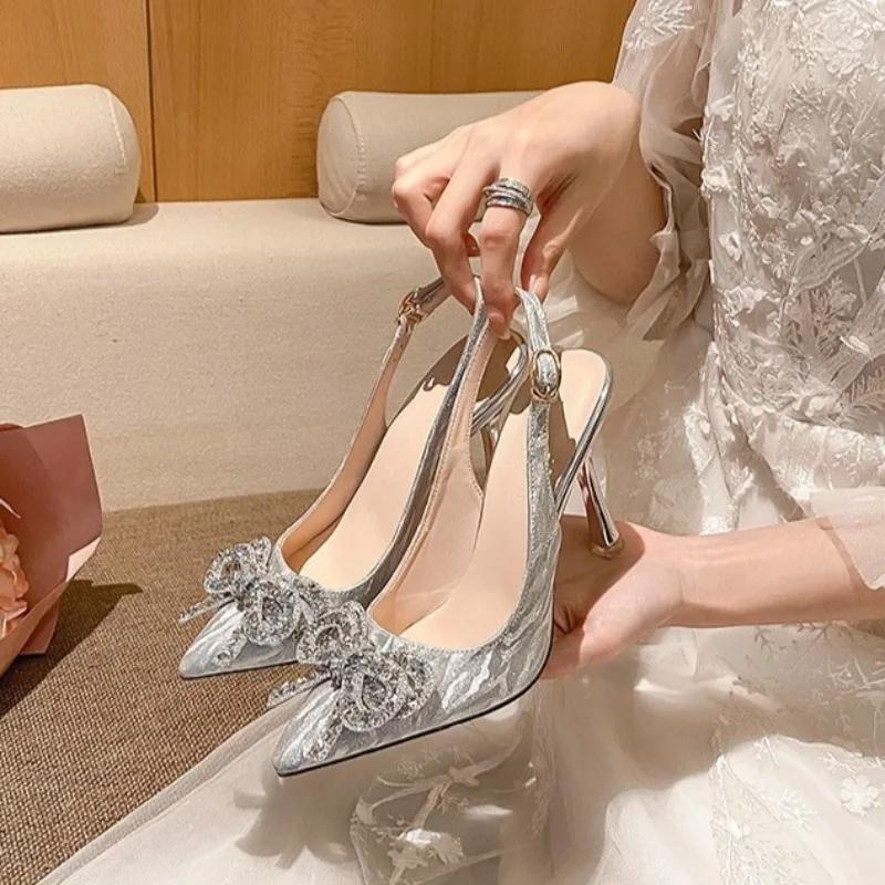 Mode Sommer Kristall Baotou High Heels Sandalen Damen Sommer Neu Spitzschuh Flacher Ausschnitt Stiletto Schmetterling Hochzeitsschuhe