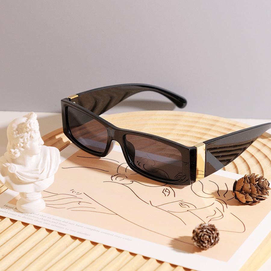 Fashionable Small Frame Square Sunglasses for Men and Women Retro Suitable for Daily Travel Vacation Decorative Glasses