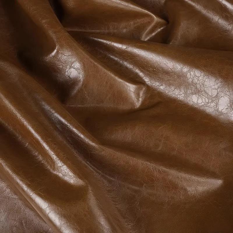 100x138cm PU Deri Kumaş Parlak Yumuşak Deri Yağlı Mumlu Deri Tasarımcı Su Geçirmez Kendin Yap Dikiş Ceket Pantolon Trend Giysiler İçin