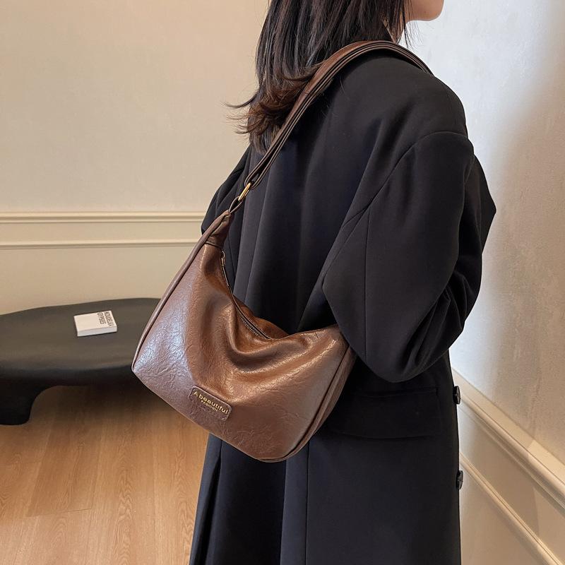 

Сумка большой вместимости женская сумка 2025 новая модная повседневная сумка-тоут для студентов колледжа классная сумка через плечо сумка-пельмень 26*12*17 темно-коричневого