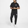Nike Abbigliamento sportivo Spedizione Globale Logo Ricamato Girocollo a Coste T-Shirt Manica Corta Uomo Top Nero DR1210-010