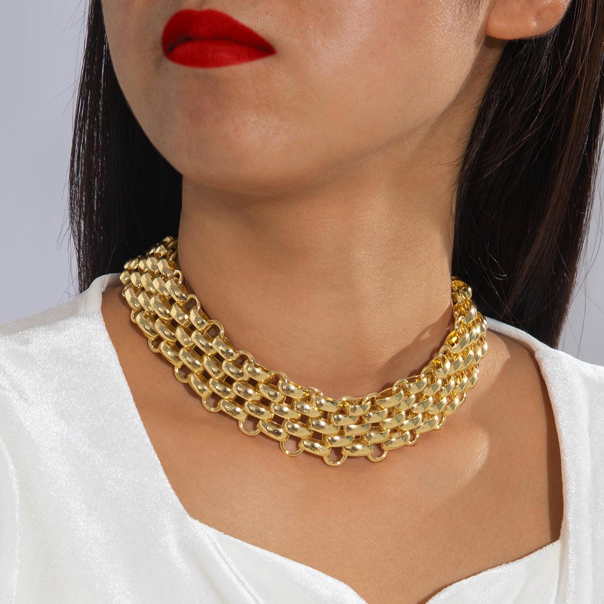 

Модный темпераментный металлический широкий гладкий кольцевой чокер в стиле sweet cool геометрического дизайна